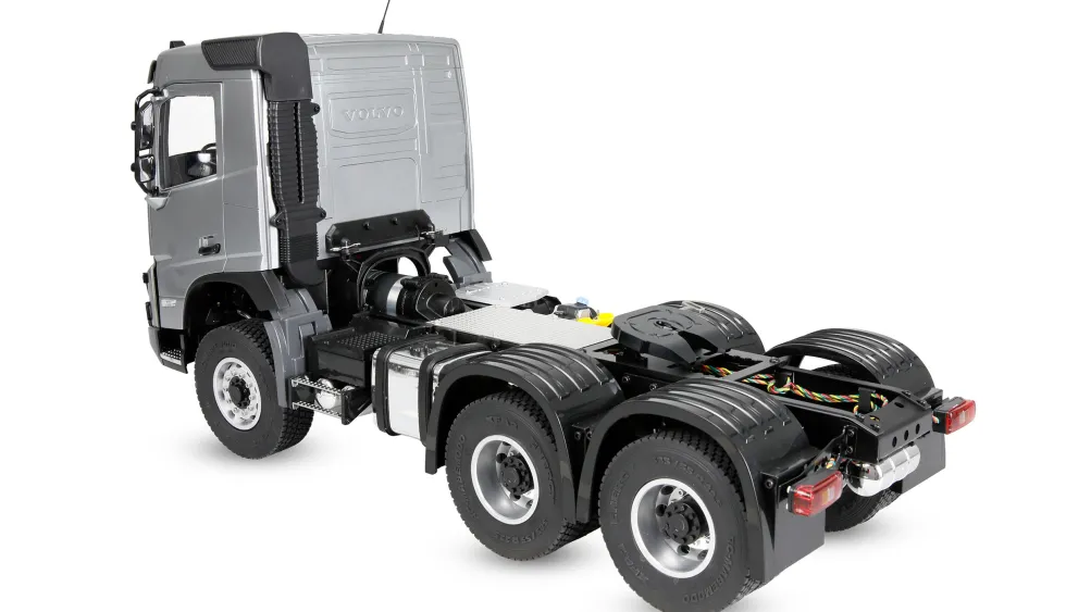 Amewi Volvo FMX E013 Zugmaschine 6x4 1:14 RTR silber