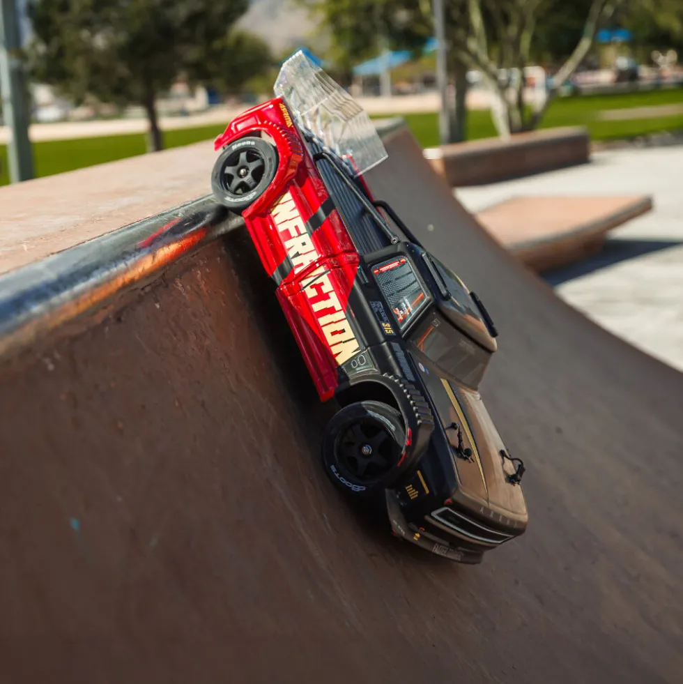 Arrma Infraction 223S DSC 4X4 RTR Brushless All-Road Street Bash Truck 1:8 Schwarz/Rot