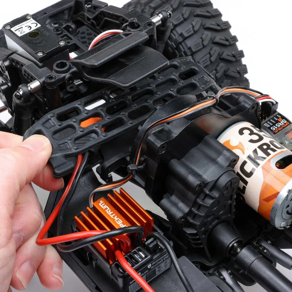 Axial Coyote 4X4 SCX10 III 1:10 RTR Brushed Rock Crawler silber