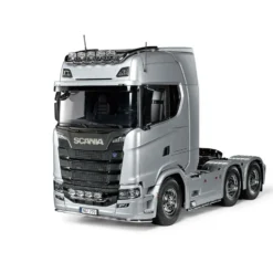 Tamiya 56373 Scania 770 S 6x4 3-Achser 1:14 Bausatz (silber vorlackiert)